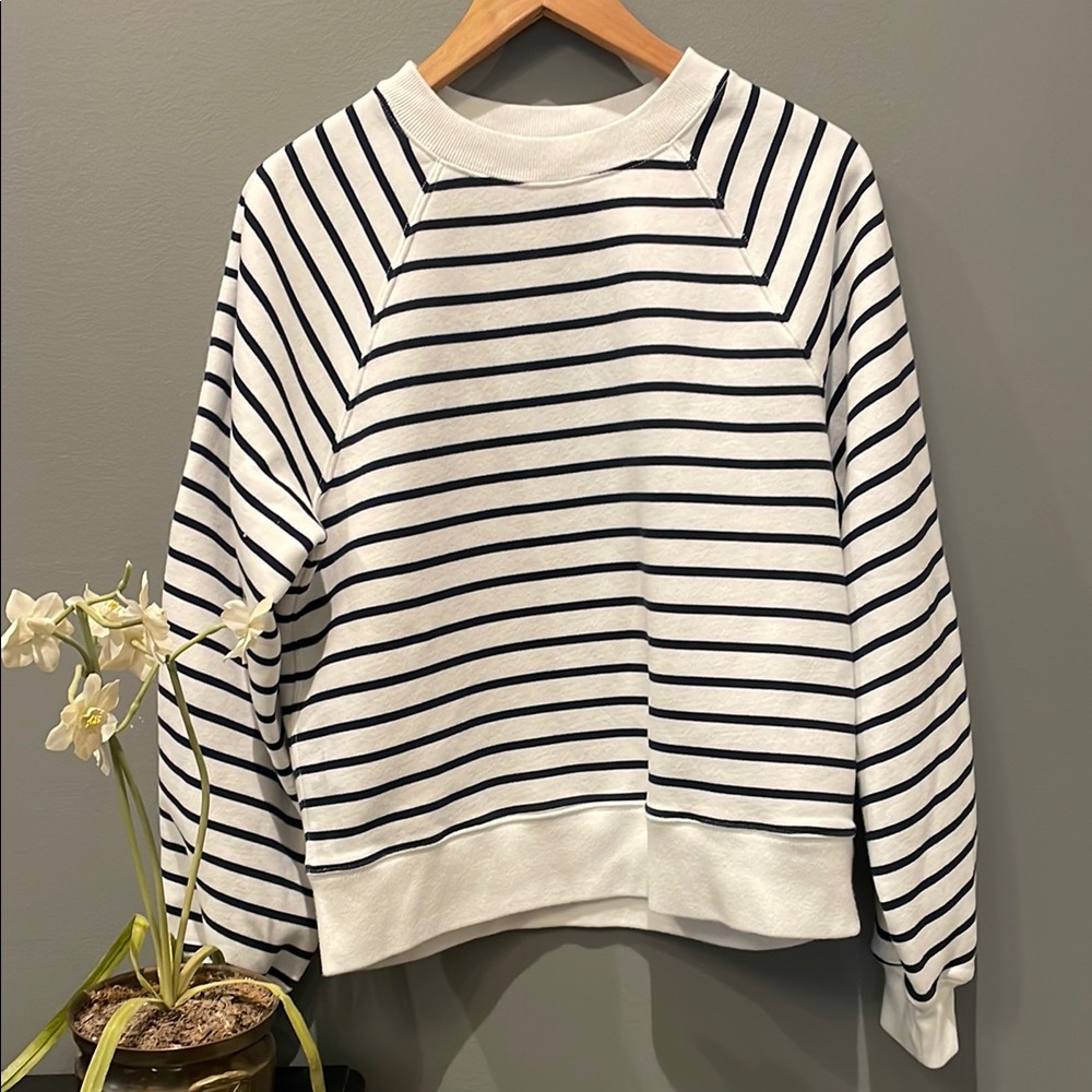 NWOT Abercrombie sweatshirt